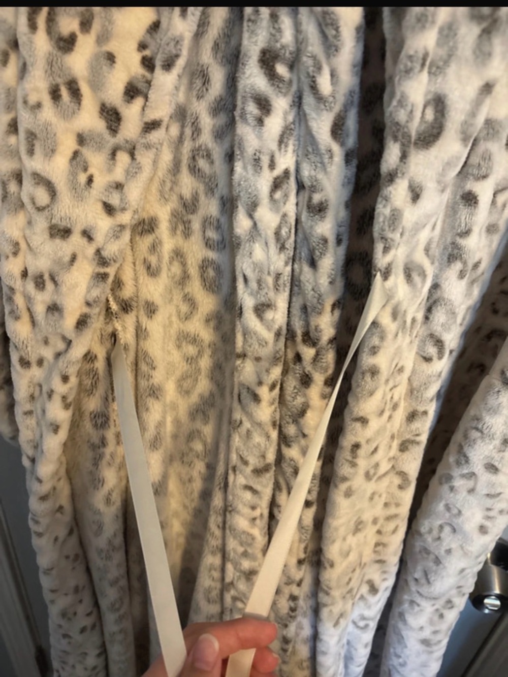 Robe - Picture 6 of 7